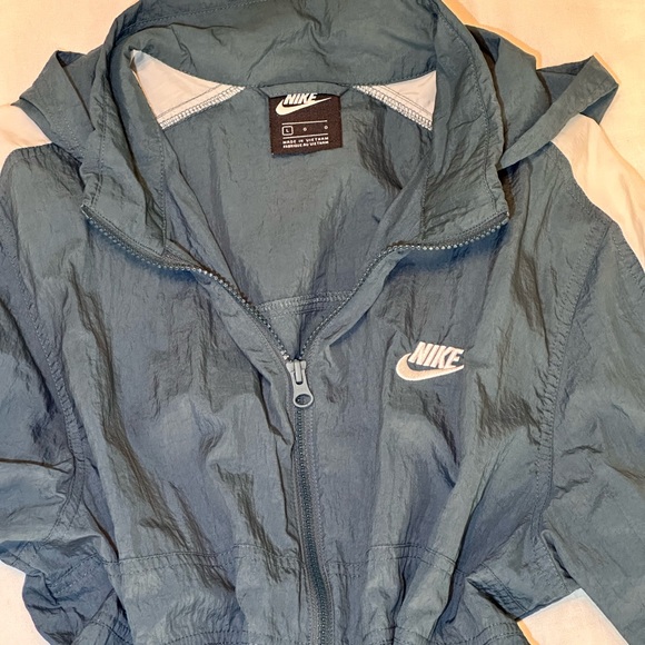 Nike Windbreaker - Picture 4 of 5